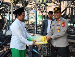 Kapolres Lebak Berikan Bantuan Korban Kebakaran Ponpes Astariqul Ridhollah