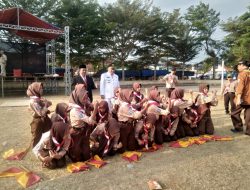 Jelang Penurunan Bendera Merah Putih, Kwaran Gerakan Pramuka Malingping Tampilkan Gelar Senja