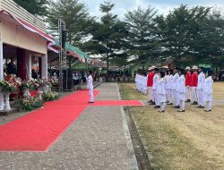 Kapolsek Malingping Pimpin Upacara Penurunan Bendera Merah Putih Pada Perayaan HUT RI ke-78