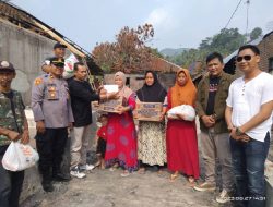 Ormas Jarum Lewidamar Berikan Bantuan Kepada Korban Kebakaran