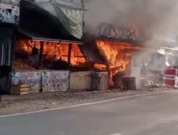 3 Kios di Pasar Simpang Malingping Ludes Terbakar