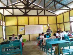 Pamtas RI-Malaysia Yon Armed 16 TK Bantu Masyarakat di Bidang Pendidikan Sebagai Tenaga Pengajar