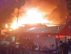 20 Unit Pemadam Kebakaran Dikerahkan Untuk Padamkan Api