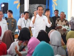Menteri Perdagangan Dampingi Presiden Kunjungi Gudang Bulog Purwasari II