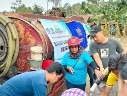 Dampak Kekeringan, PWI Salurkan Bantuan Air Bersih dan Air Minum