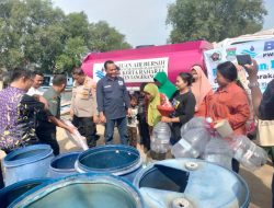 PWI Gandengan Perumdam TKR Baksos Air Bersih di Pakuhaji