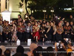 Gemar Pakai Batik, Menteri Budi Arie Tekankan Nilai Filosofis