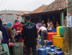 Krisis Air, HMI Komisariat IAIB Cabang Serang Gandeng PMI Distribusikan Air Bersih