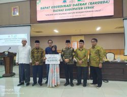 Warga Kampung Lebak Waru Terima Bantuan RTLH
