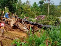 Tanah Longsor dan 5 Rumah Rusak Parah