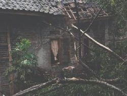 12 Rumah dan Satu Mesjid di Malingping Rusak Akibat Hujan Deras dan Angin Kencang