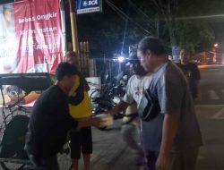 HMI Komisariat UPG Bagikan Nasi Sahur Kepada Masyarakat Melalui Sahur On The Road
