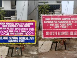 Elemen Warga Ramai-Ramai Kirim Karangan Bunga Tolak Perpanjangan PJ Bupati Bekasi