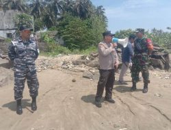 Libur Lebaran, Polisi Giat Patroli Amankan Pengunjung Yang Main ke Pantai