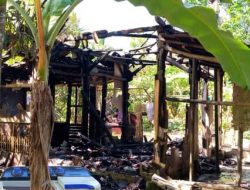 Diduga Akibat Korsleting Listrik, Rumah Warga di Desa Parungsari Hangus Terbakar