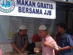 Penuh Berkah Jamaah Jum’at Berbagi, Masjid Agung Kota Pagar Alam Bagikan 400 Paket Nasi Kotak
