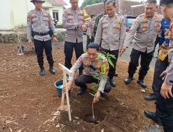 Polres Pagar Alam Warnai Hut Bhayangkara ke 78 Dengan Tanam 1000 Pohon