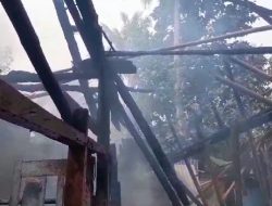 Satu Rumah Hangus Terbakar