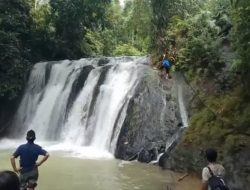 Pesona Air Terjun Curug Luhur di Desa Cipalabuh