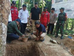 Peletakan Batu Pertama Pembangunan Jembatan Gantung Kampung Cigeudang