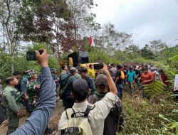 Tim Gakkum KLHK Berhasil Keluarkan Ekskavator Dari TNBG Meski Sempat Diadang Warga
