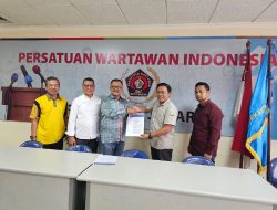 Ketua PWI DKI Jakarta Serahkan SK Penunjukan Ketua Pokja Jakarta Barat