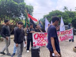 Carut Marut Rektorat UNMA, puluhan Mahasiswa Demo di Kampus Unma Banten