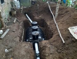 Awasi Pekerjaan Tangki Septik Individual di Kelurahan Agung Lawangan, Ini Yang Disampaikan Kabid Cipta karya Indra Gunawan