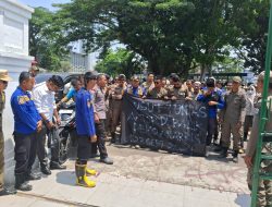 Anggota Satpol PP dan Damkar Lakukan Aksi Solidaritas di Depan Kantor DPRD Lebak