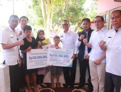 Pj Bupati Lebak Serahkan Santunan Kepada Keluarga Almarhum Yadi Supriadi