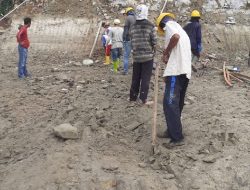Pasca Hujan Lebat, Camat Panggarangan dan Kades Sukajadi Datangi PT Makmur Kayu Persada