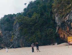 Panorama Pantai Goa Langir Yang Mempesona