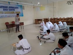Ponpes Makhzanul Adzkia Ajari Santri Menulis Berita