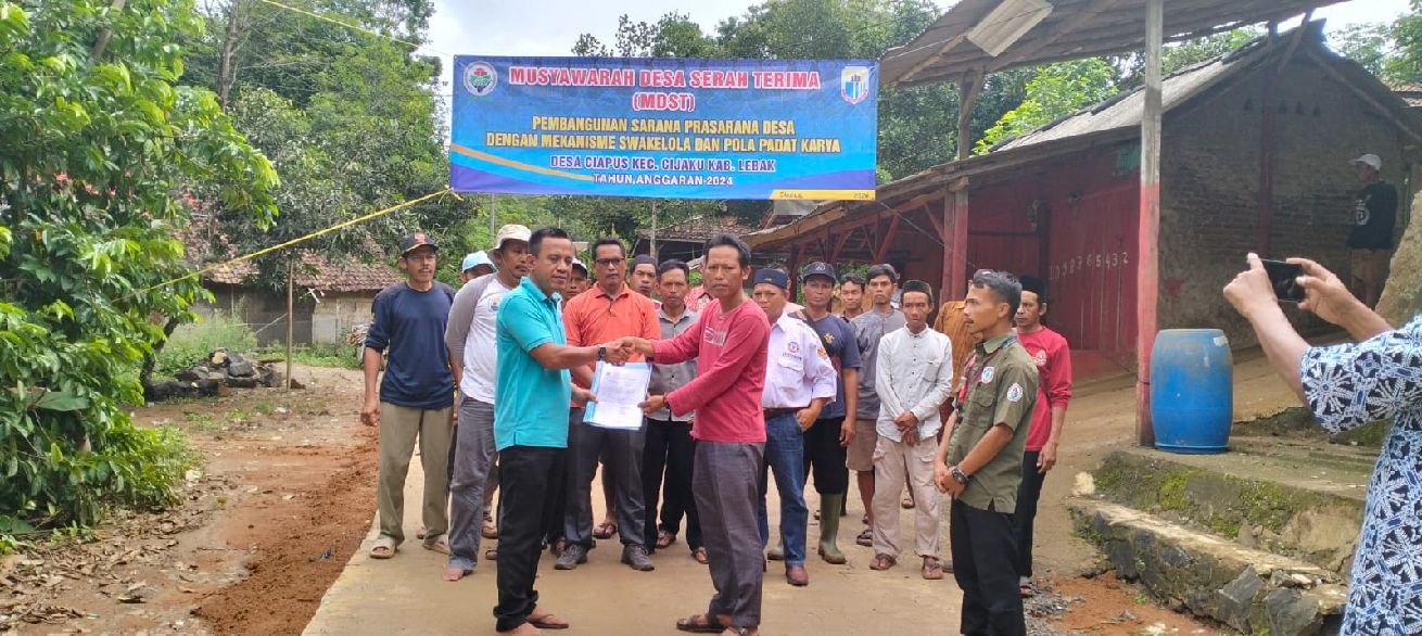 Foto Serahterima pembangunan jalan 