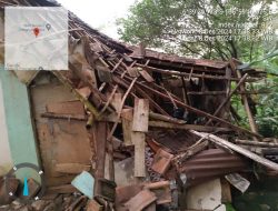 Miris..! Rumah Milik Ibu Paruh Baya Ambruk, RT Minta di Robohkan Supaya Dapat RTLH