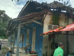 Sudah Lapuk, Ruang Pelayanan Kantor Kecamatan Malingping Roboh