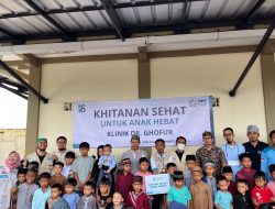 Tingkatkan Kepedulian di Penghujung Akhir Tahun, YBM PLN UID Banten Salurkan Program Khitanan Massal dan Hadiah Pejuang Dakwah