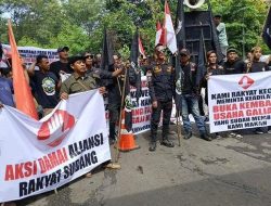 Para Pengusaha Tambang di Subang Gelar Aksi di Depan Kantor DPRD