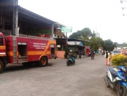Kebakaran Hampir Ludeskan Rumah di Pasar Liwa, Warga dan Pemadam Berjibaku Padamkan Api