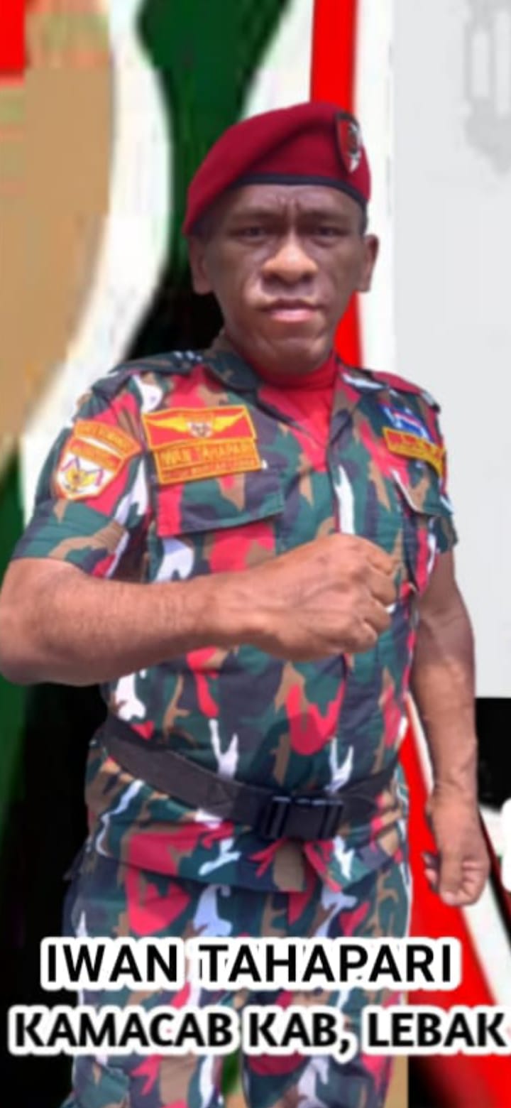 Iwan Tahapary Ketua Umum LMP Macab Lebak kubu Muhamad Arsyad Cannu soroti Satpol PP Kabupaten Lebak tindak tegas Kios Pasar Buah Mandala digunakan sekretariat Ormas, pada Rabu (29/01/2025).