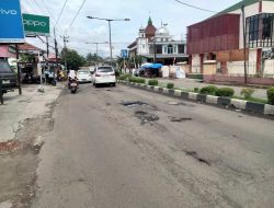 Miris.! Banyak Jalan Berlubang Dikota Rangkas