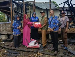 Dinsos Kabupaten Lebak Salurkan Bantuan Kepada Korban Kebakaran di Desa Bolang Lebak Banten