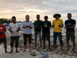 Warga Pandeglang Resah Akibat Tumpahan Batu Bara dari Tongkang Kandas