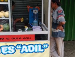 Berkah Ramadan, Pedagang Es Buah Musiman  Diserbu Pembeli