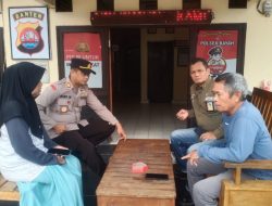 Isteri Pengecer BBM Datangi Polsek Bayah Terkait Penangkapan Suaminya