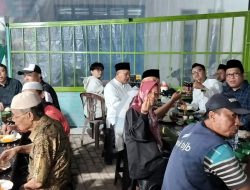 Menjelang Sahur, Tim Lebak Ruhay Cicipi Bebek Ruhay H. Ayip