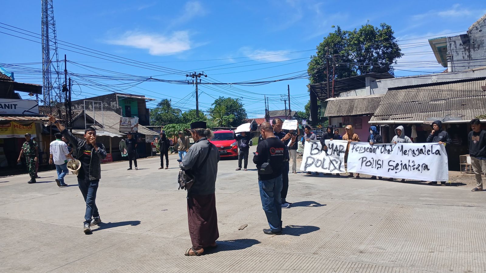 Febi Ketua KNPI PK Malingping saat menyampaikan tuntutan Lebak Selatan Darurat Narkoba, pada Selasa (08/04/2025).