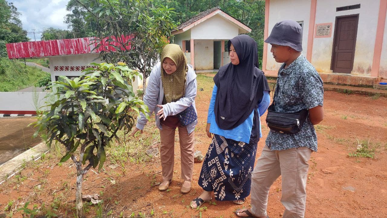 HIPKA Lebak Gandeng Penyuluh Pertanian dan Fatayat NU Kecamatan Cijaku tanam pohon nangka gori, pada Selasa (22/04/2025).