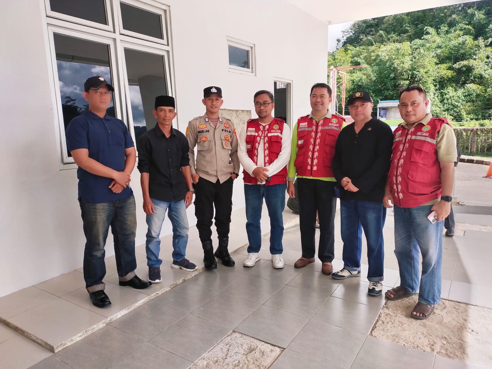 Jajang Helmi Pengurus PPNI Komisariat V Bersama RSUD Cilograng adakan sunatan massal gratis sebagai implementasi program Hegar pada Lebak Ruhay, pada Jum'at (25/04/2025).