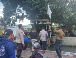 Polisi, TNI dan Satpol PP Tertibkan Puluhan Bendera Ormas di Tangerang
